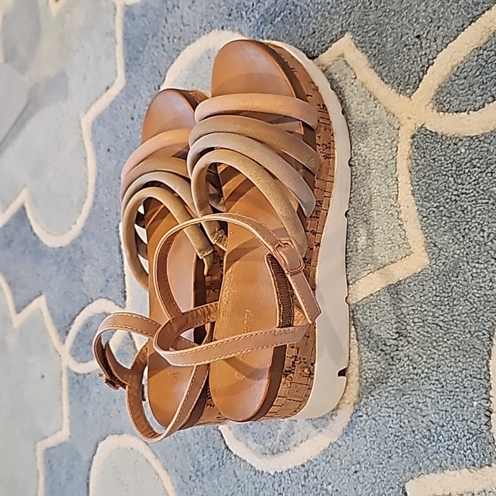 Sandals - Picture 2 of 3